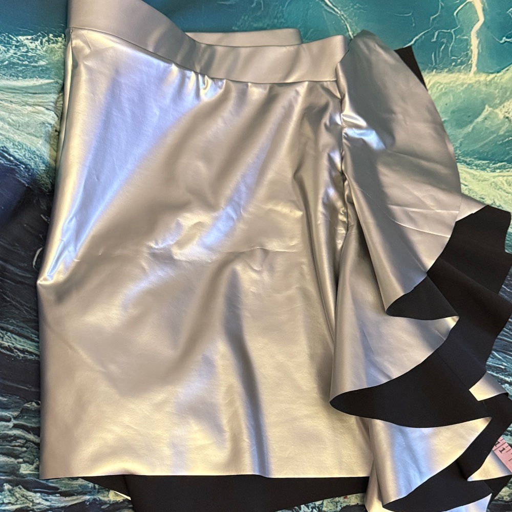 Metallic Silver Women’s Ruffle Hem Shorts - Picture 4 of 5